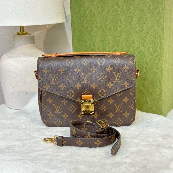 Louis Vuitton Handbags - Louis Vuitton Monogram Canvas Pochette Metis Shoulder Bag